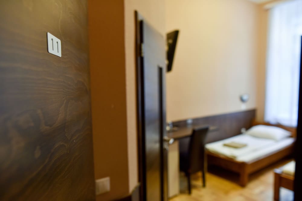 City Twin Room, 2 Twin Beds, Ensuite - Photo 3