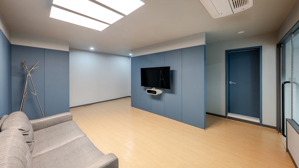 Basic Room, 1 Bedroom (Room B202 (Family Room)) - Photo 2
