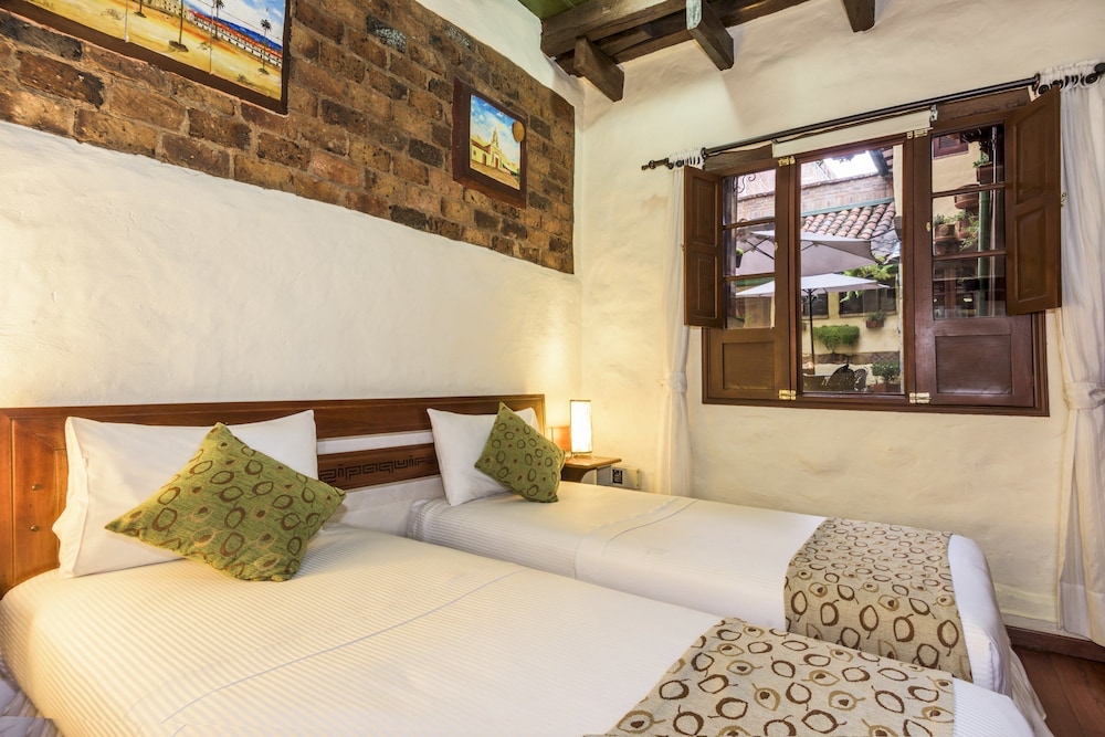 Double or Twin Room - Photo 4
