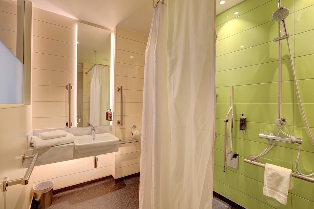 Standard Double Room, Roll-in Shower photo 2