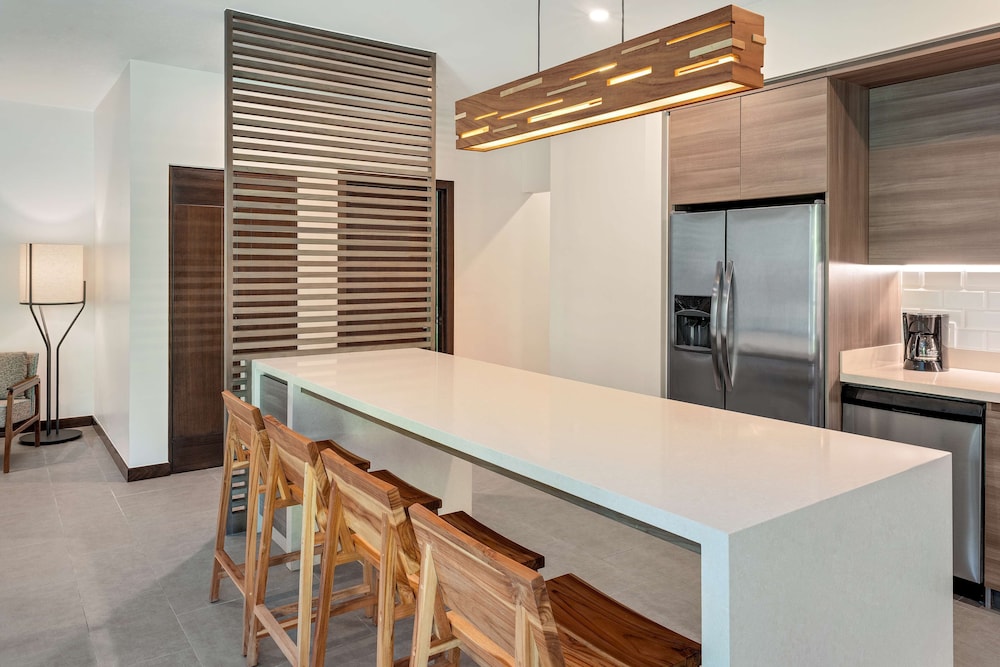 Suite, 3 Bedrooms, Garden View - Photo 16