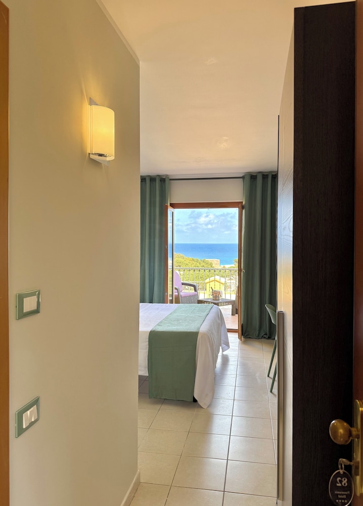 Comfort Double or Twin Room, Sea View - Photo 2