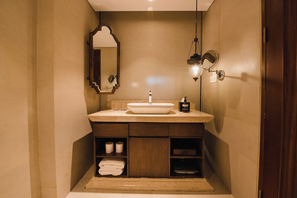 Premier Suite - Photo 3