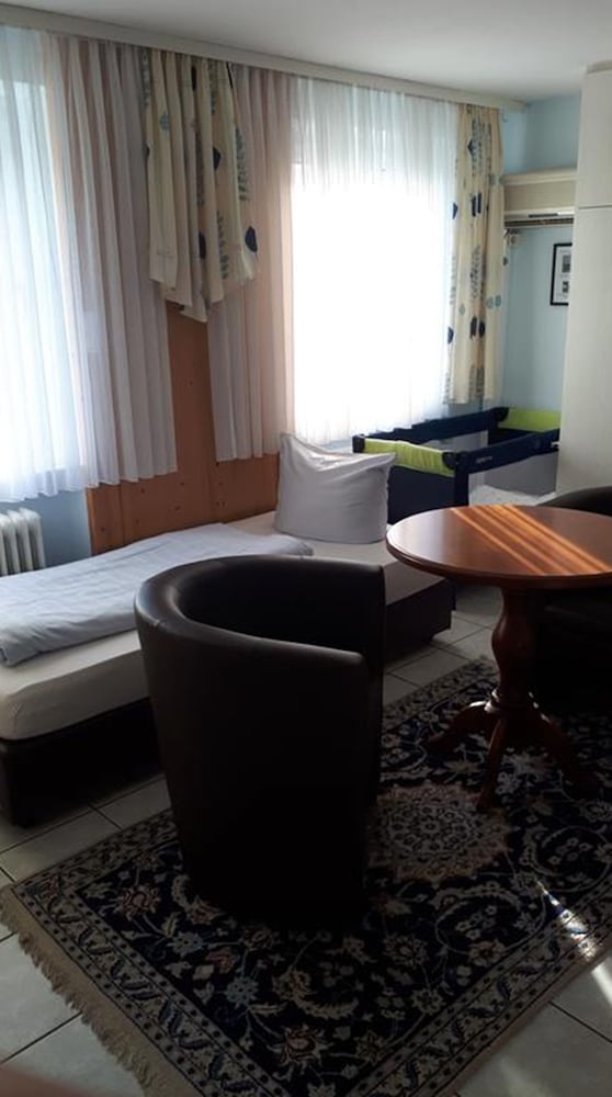 Family Room photo 3