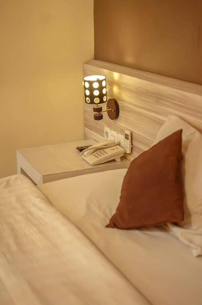 Deluxe Room - Photo 6