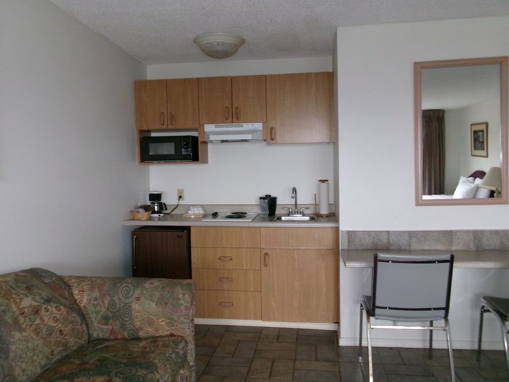 Non-View Studio, 2 Queen Beds, Kitchenette (Stairs/Pets) photo 3