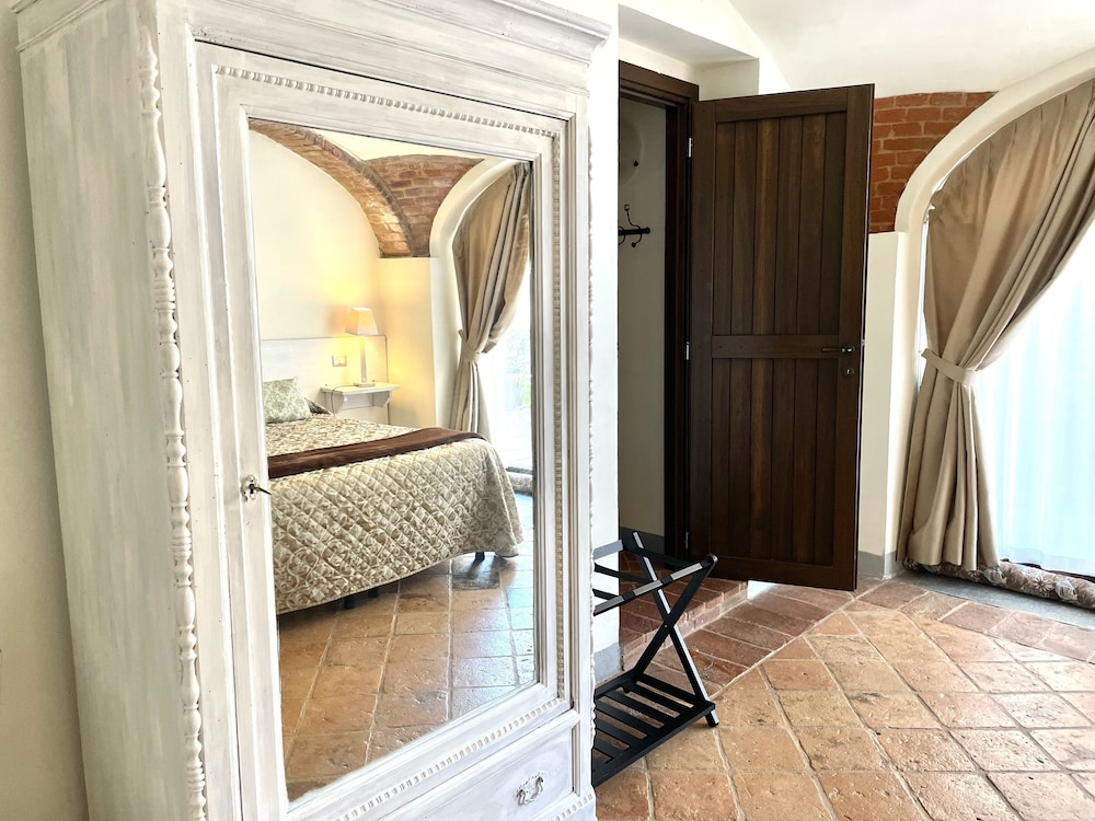 Superior Suite, 1 Bedroom, Kitchen, Courtyard View photo 3