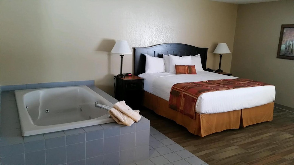 Standard Room, 1 King Bed (Jacuzzi) photo 1