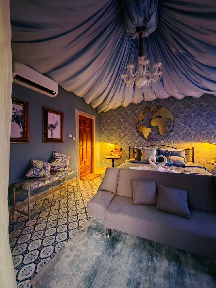 Luxury Suite - Photo 1