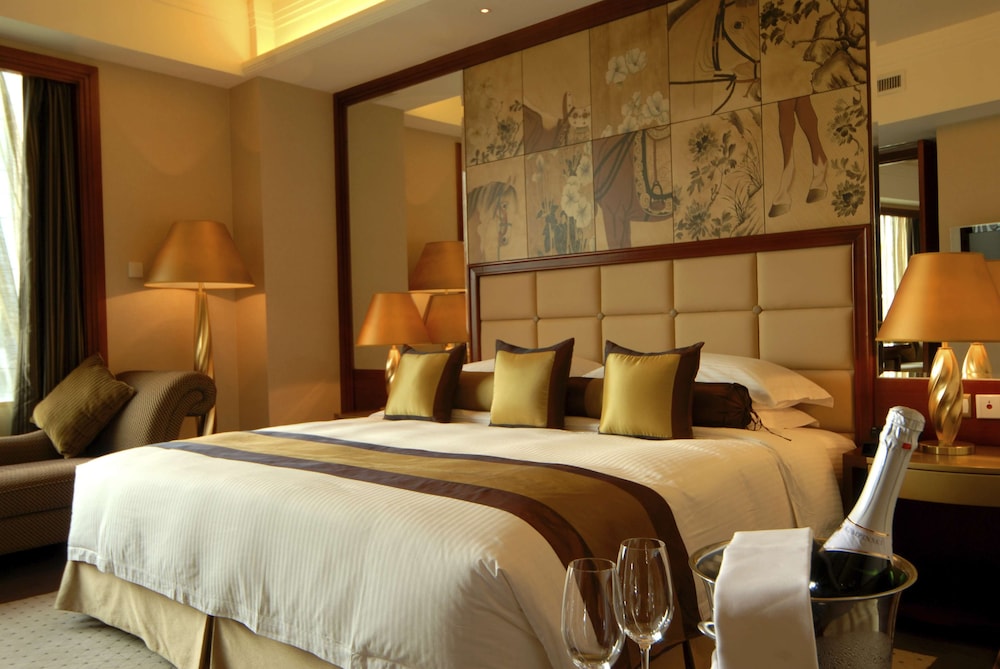 Standard Room, 1 King Bed, City View photo 1