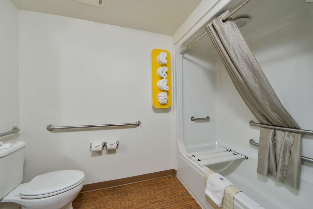Standard Suite, 1 Queen Bed, Accessible, Non Smoking - Photo 7