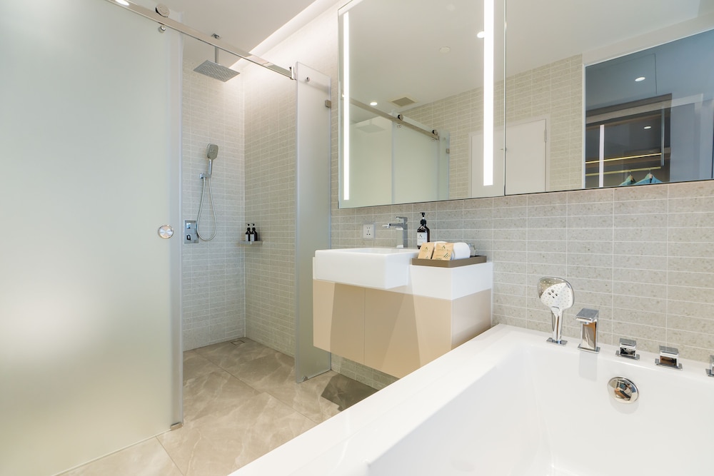 Deluxe Double or Twin Room - Photo 3