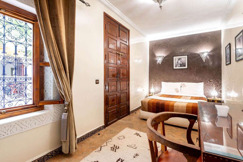 Deluxe Room - Photo 3