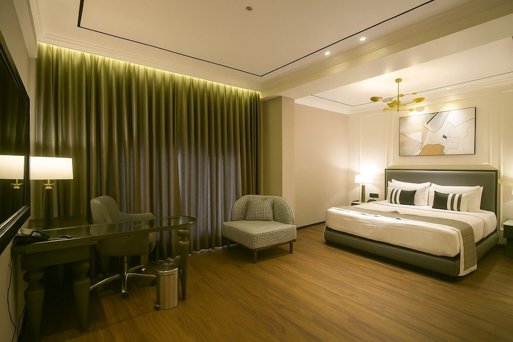 Luxury Suite photo 2