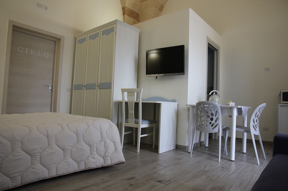 Superior Quadruple Room, 1 Bedroom, Kitchenette, City View photo 3