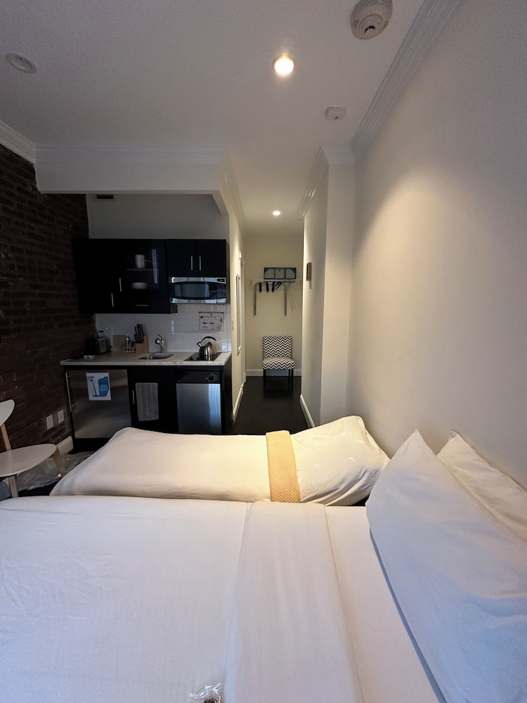 Deluxe Room, 1 Queen Bed, Kitchenette photo 2
