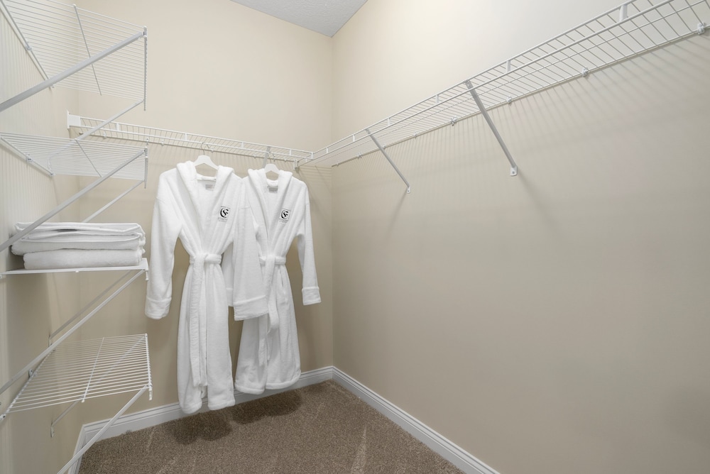 Powell Retreat Attached Garage Walk-in Shower, 사진 26