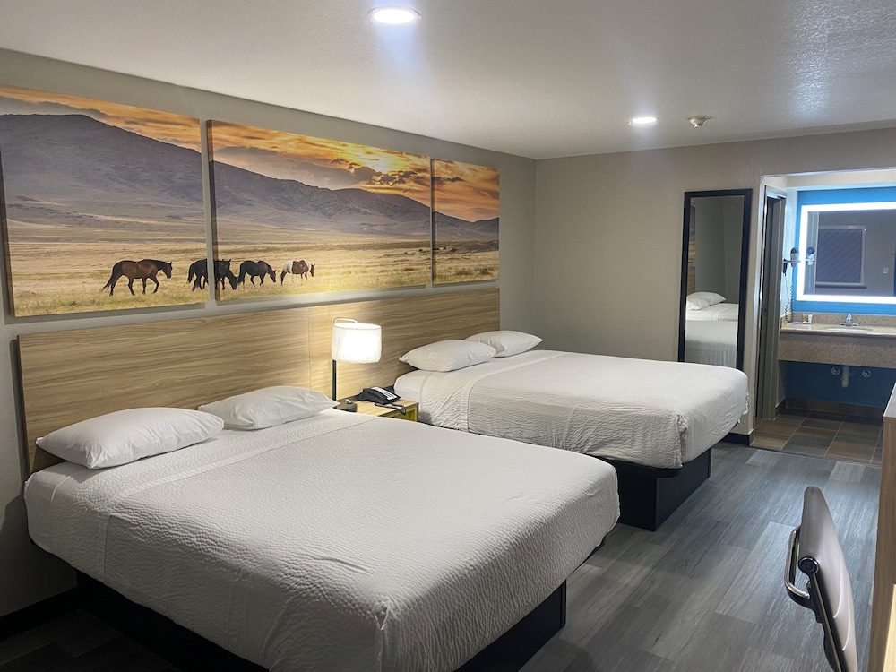 Room, 2 Queen Beds, Non Smoking - Photo 4