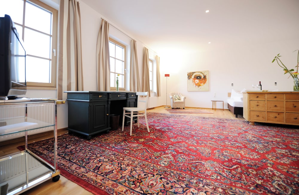 Suite, Balcony, Courtyard View