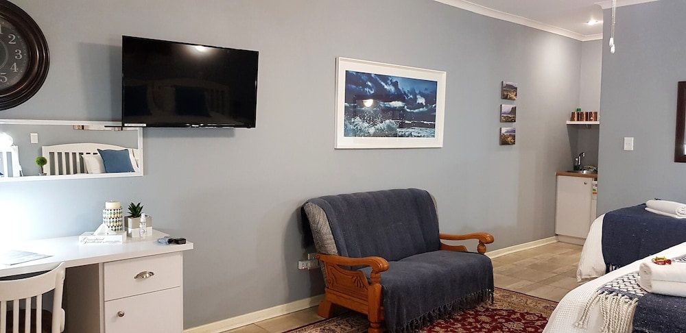 Family Room - Photo 10
