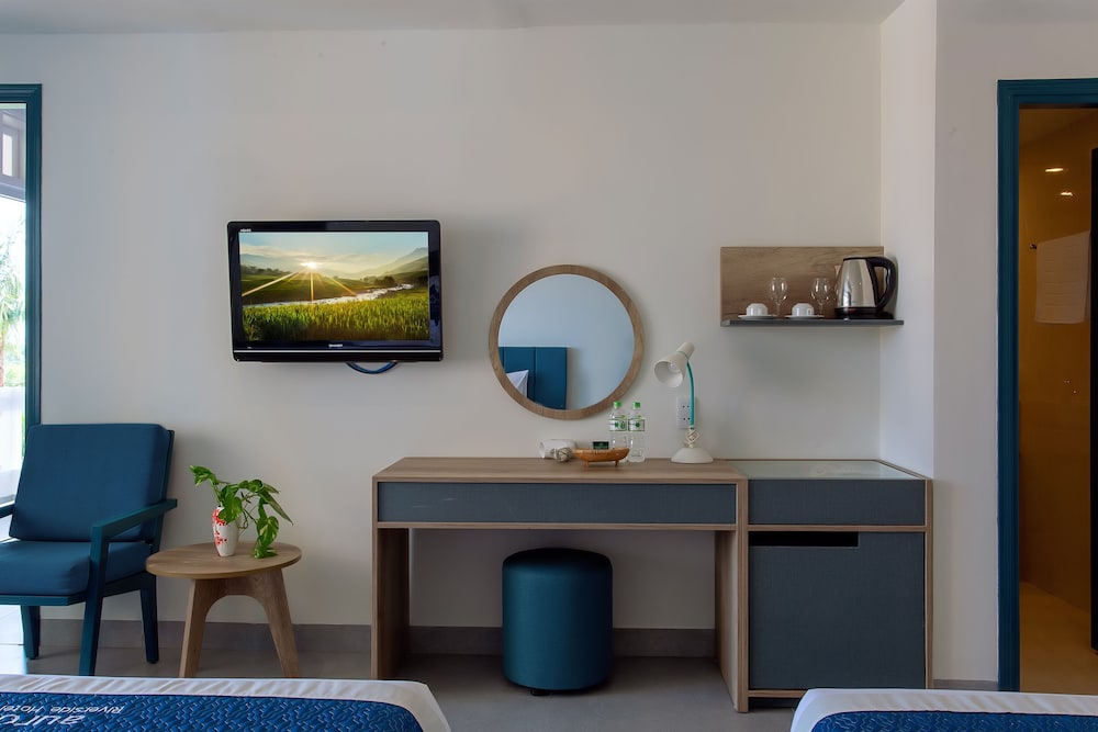 Family Room - Photo 10