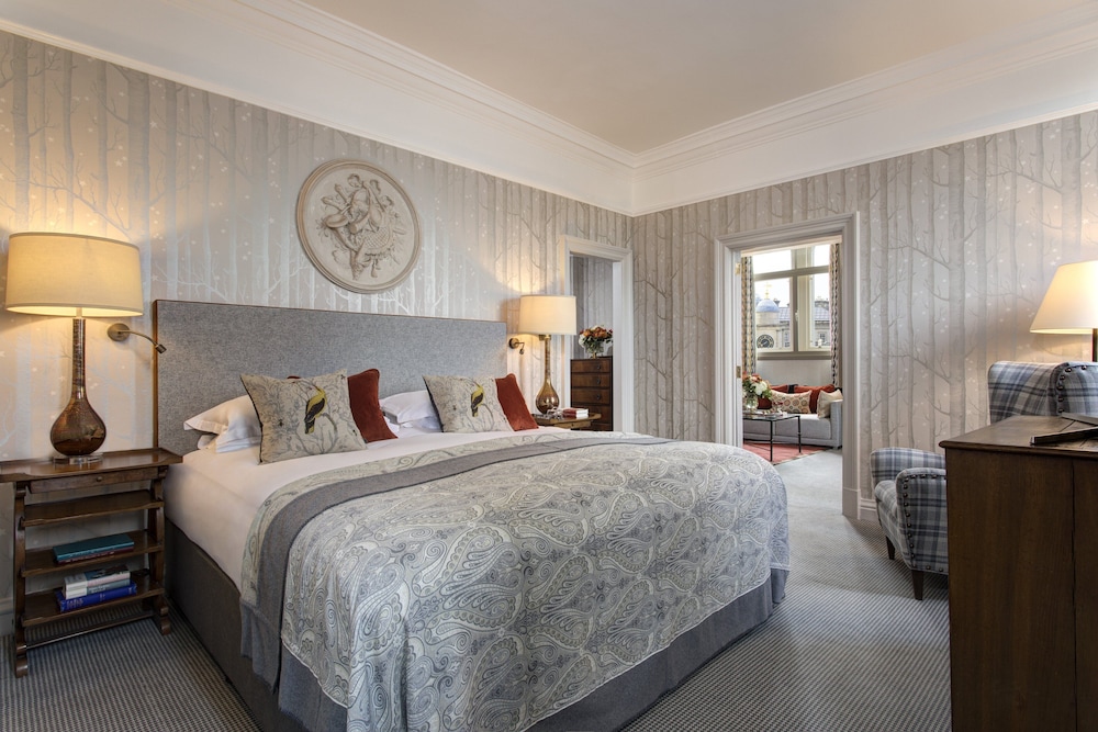 Suite (J.K. Rowling) photo 2