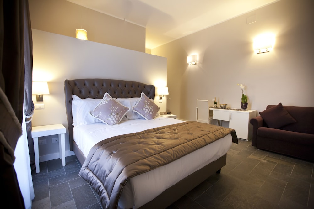 Junior Room, 1 King Bed with Sofa bed photo 1