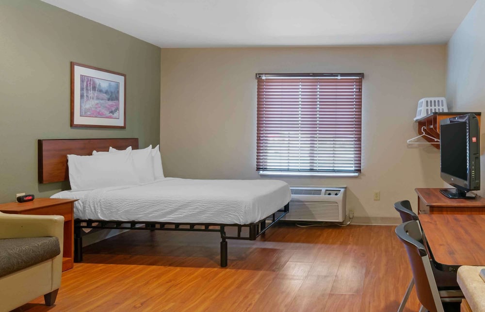 Deluxe Studio, 1 Double Bed with Sofa bed, Non Smoking, Refrigerator & Microwave photo 2