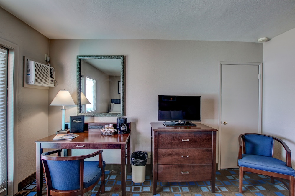 Room, 2 Queen Beds (Bay) - Photo 2