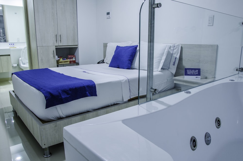 Deluxe Room, 1 Double Bed, Hot Tub photo 2