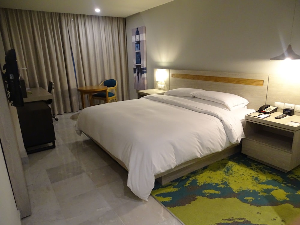 Room, 1 King Bed, Non Smoking, Beach View, photo 6
