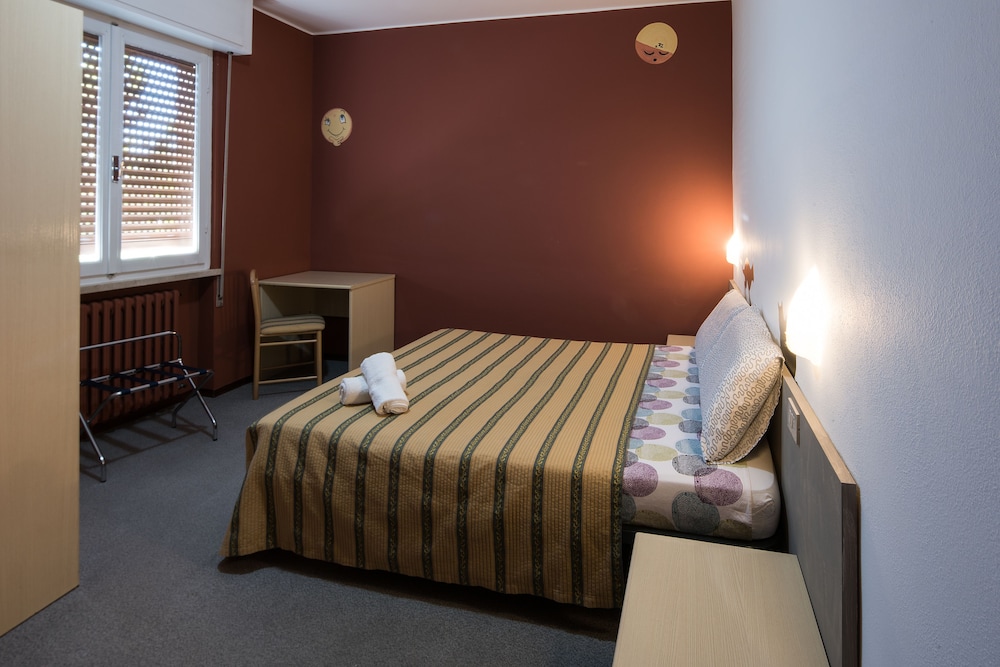 Standard Double or Twin Room, 1 Queen Bed, Non Smoking photo 2