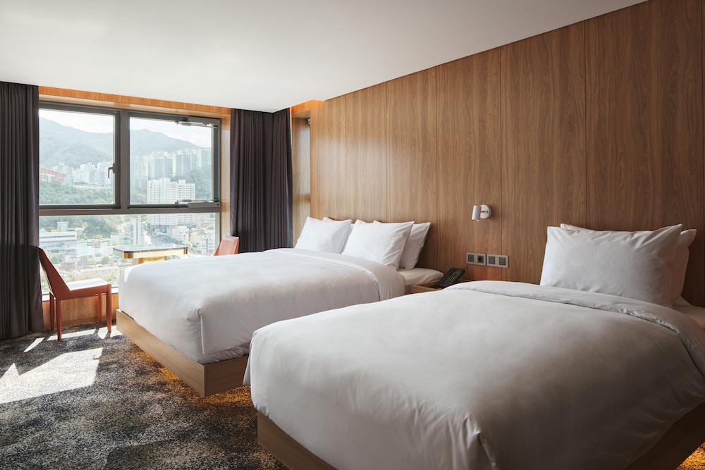 Standard Twin Room, City View - Photo 1