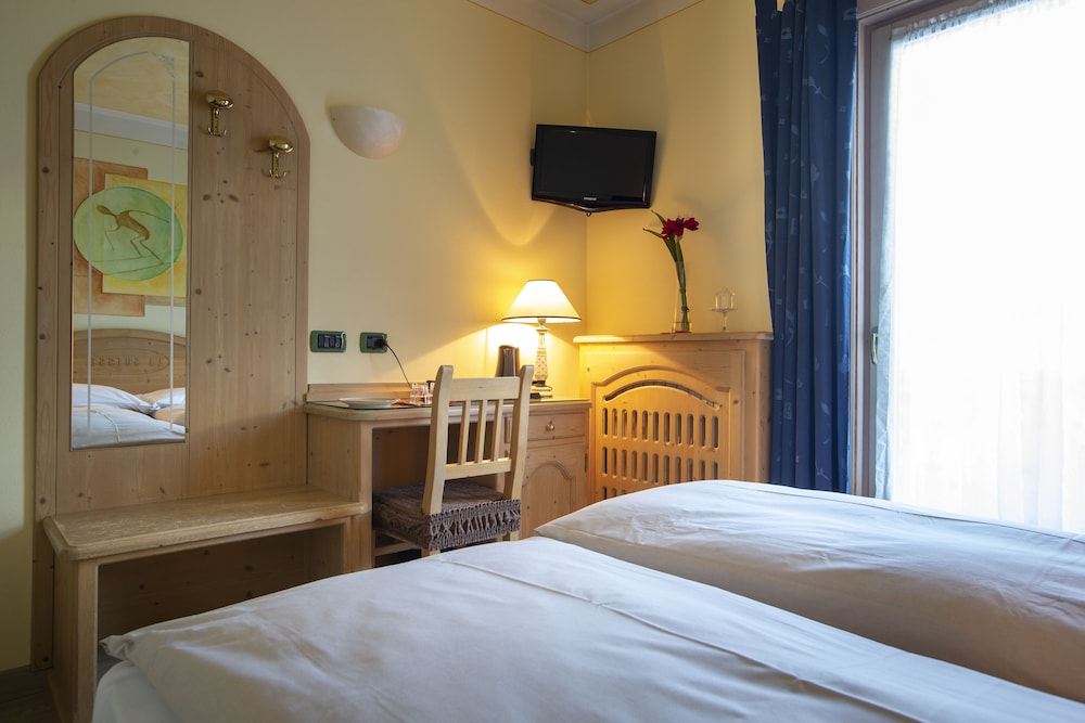 Standard Double Or Twin Room, Balcony photo 2