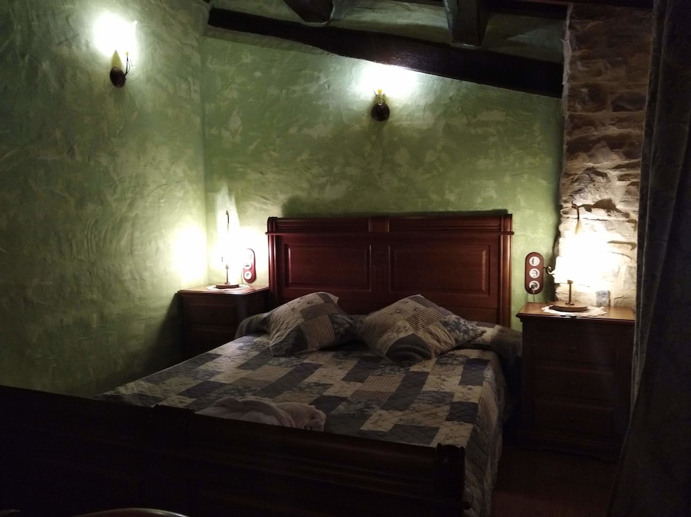 Family House (7 bedrooms) photo 2