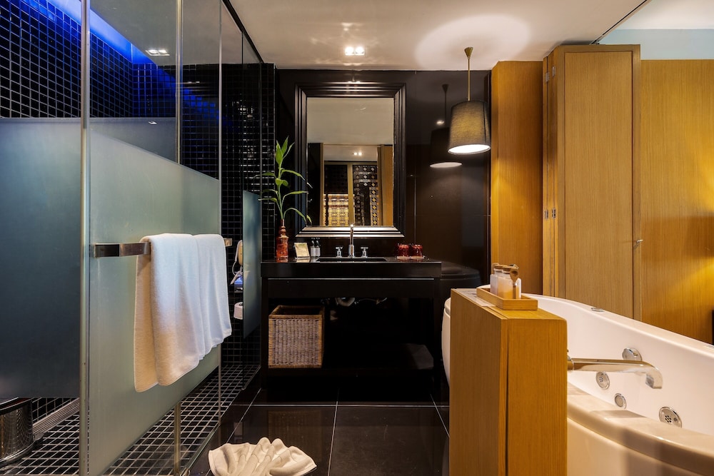 Deluxe Room, 1 King Bed (Jet Tub) - Photo 8