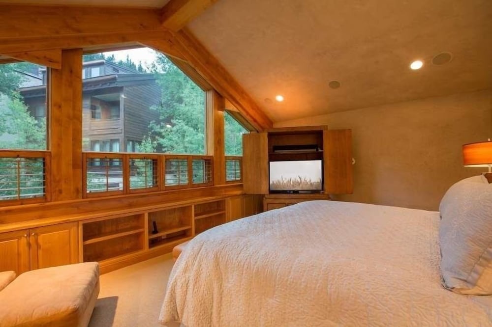 Condo, 3 Bedrooms