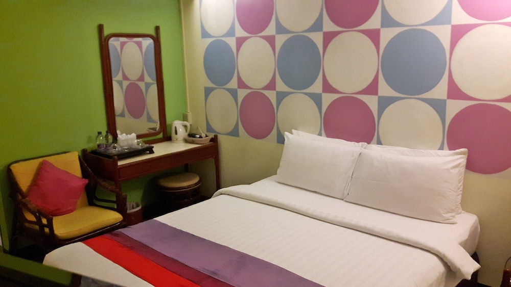 Standard Room, 1 Queen Bed photo 3