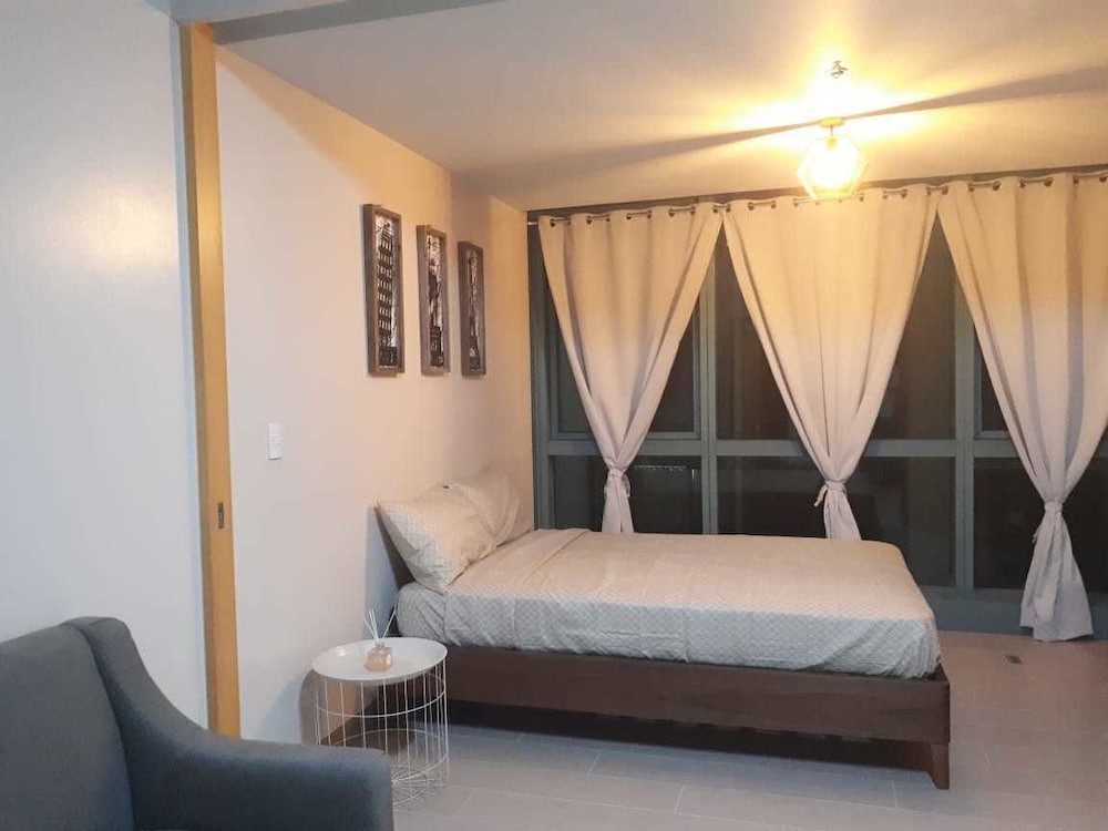 Fantastic 1 Bedroom photo 2