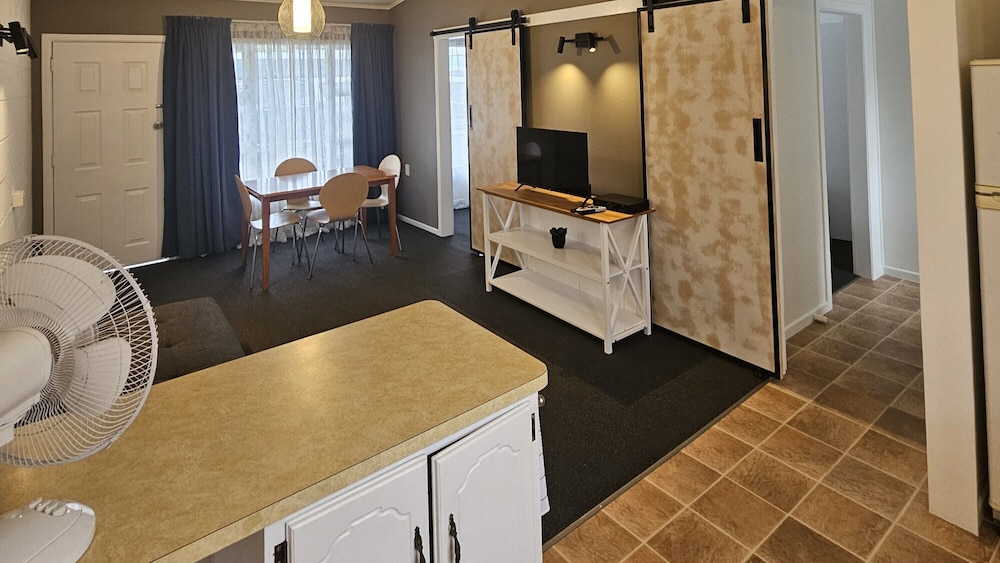 Standard Suite, 1 Bedroom, Non Smoking, Kitchen photo 2