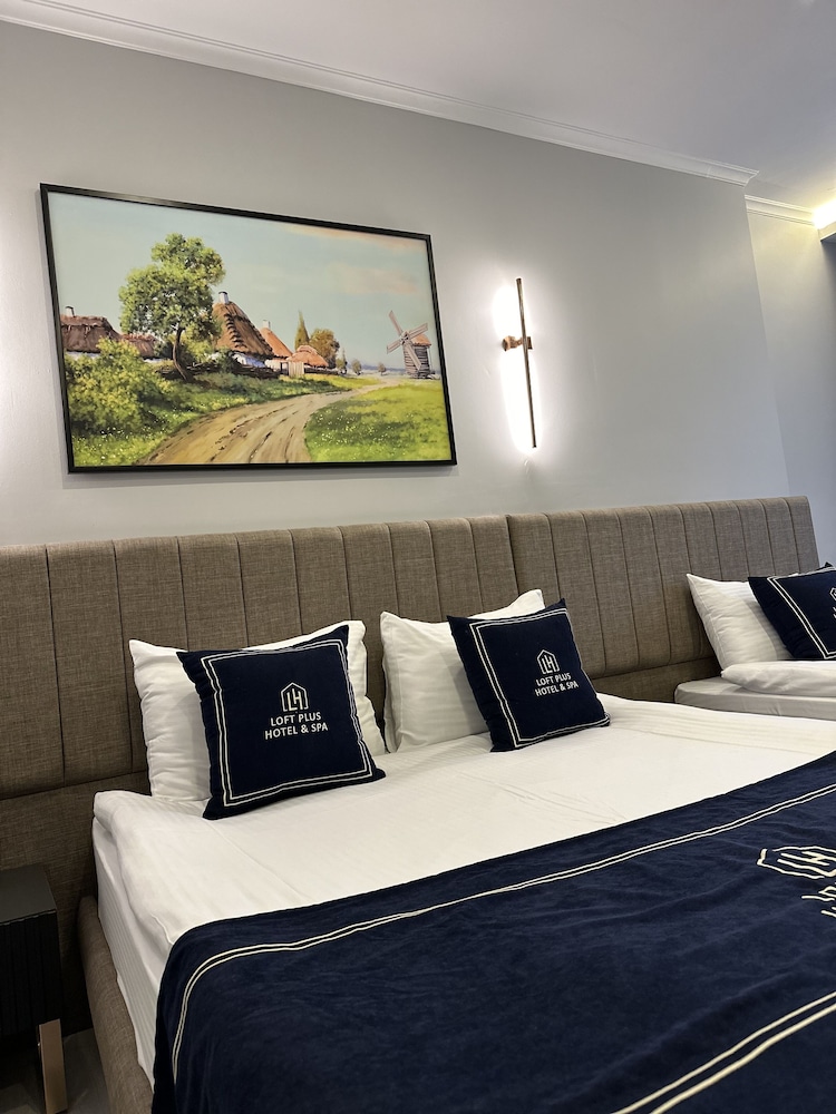 Deluxe Triple Room With Balcony - Photo 3