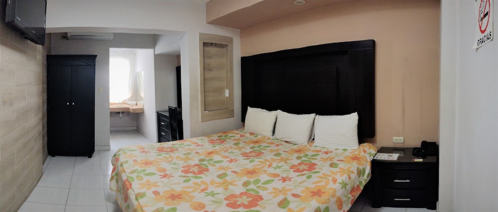 Room, 1 King Bed photo 1
