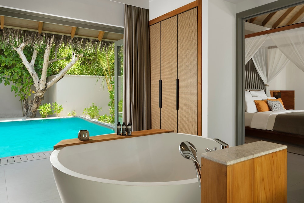 One Bedroom Beach Pool Residence