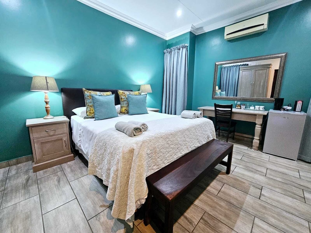 Standard Room, 1 Queen Bed, Accessible photo 3