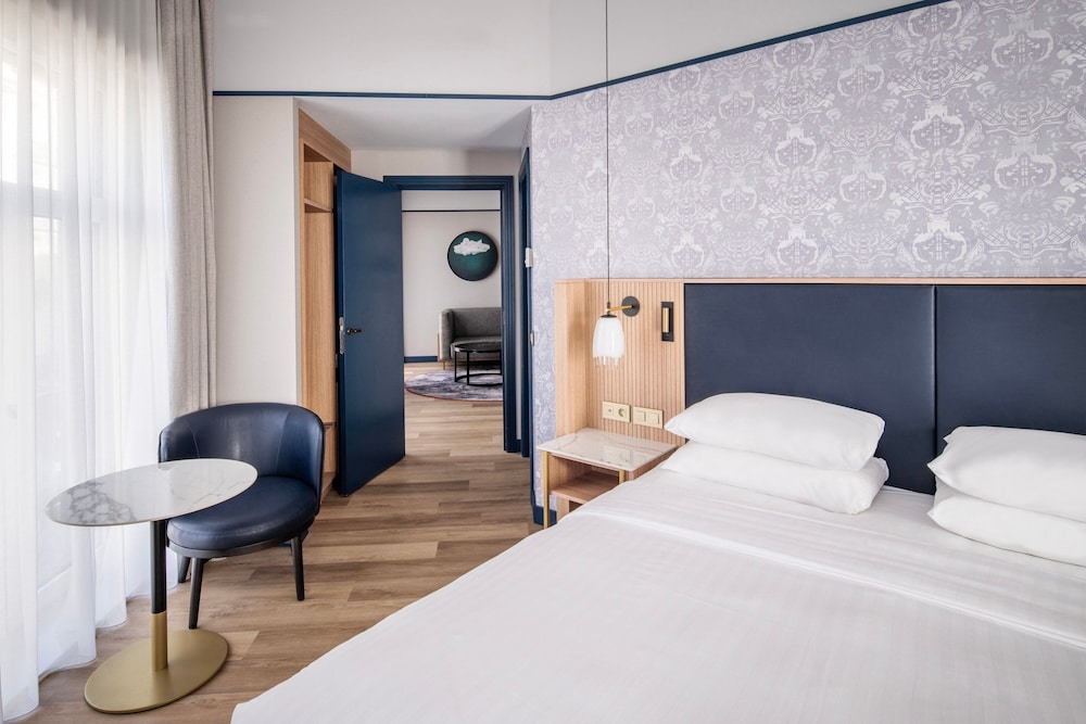 Signature Suite, 1 Double Bed thumbnail 6