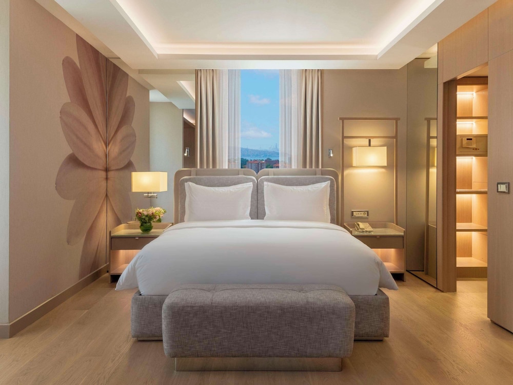 Deluxe Suite, 1 King Bed thumbnail 5