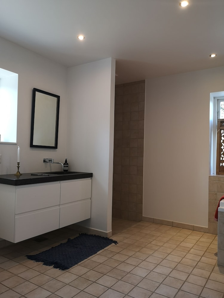 Comfort Room photo 2