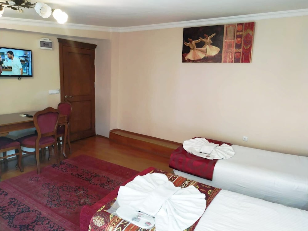 Room, 2 Bedrooms, Balcony, Garden View photo 2