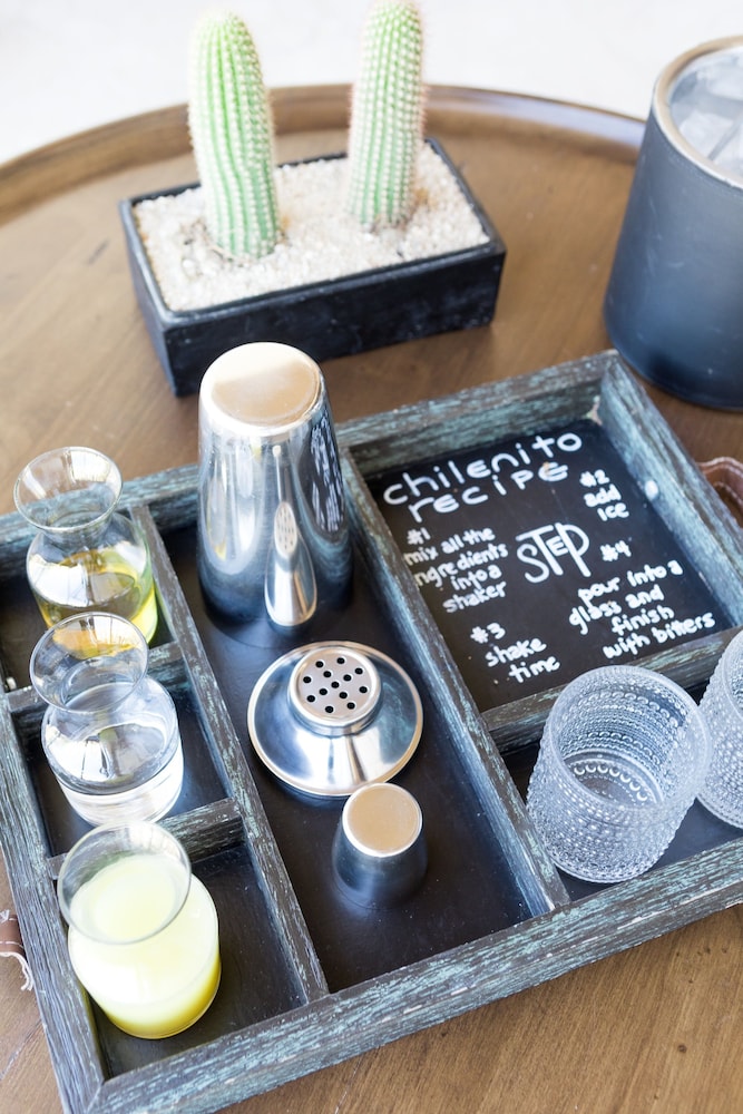 Suite, 1 King Bed, Garden View