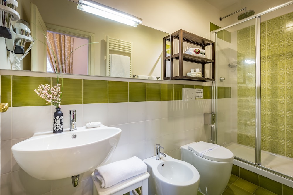 Standard Double Room - Photo 22